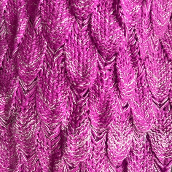 Crochet Mermaid Tail blanket with keychain - Picture 3 of 3